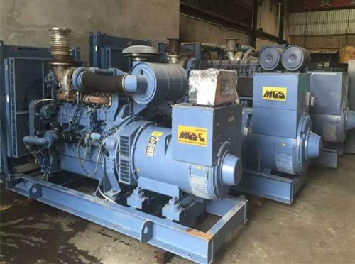 富宁发电机组带负载降电压是什么原因照成的？