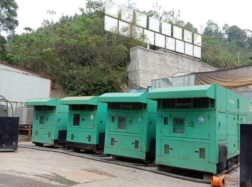 富宁先进的应急发电机系统中智能监测和控制系统如何确保电压稳定？