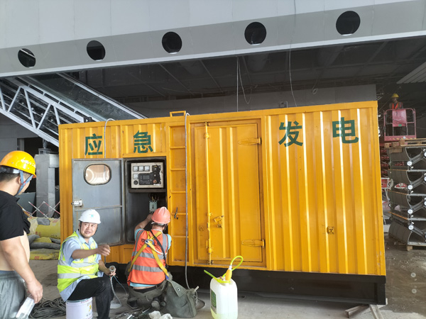 富宁怎样判断空气滤清器是否需要更换？