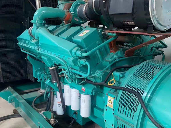 富宁更换100kW柴油发电机组机油时，需要注意哪些事项？