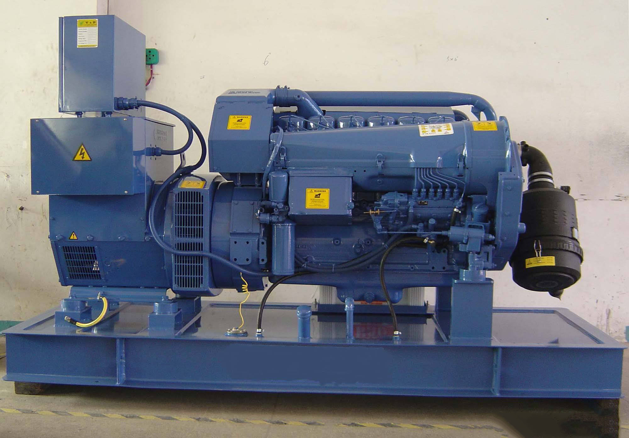 富宁汽油发电机组冬季启动前，电瓶需要做哪些检查和维护？