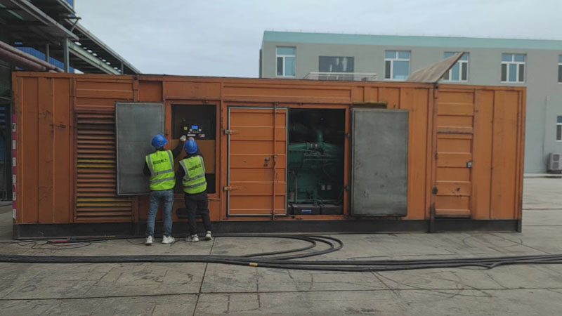 富宁如何检查柴油发电机组的机油油位？